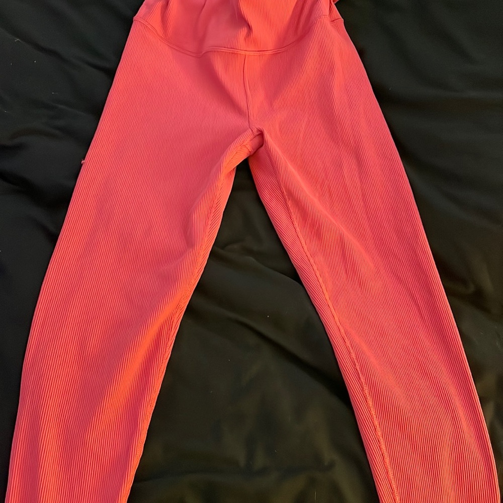 STRAWBERRY COLORED RIBBED GAP LEGGINGS